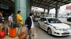Taxi tuyền thống tại sân bay Nội Bài